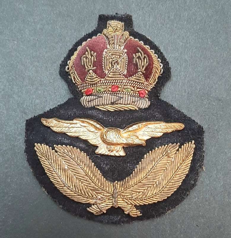 ** WW2 Royal Air Force Senior Officer`s Bullion & Metal Cap Badge.**