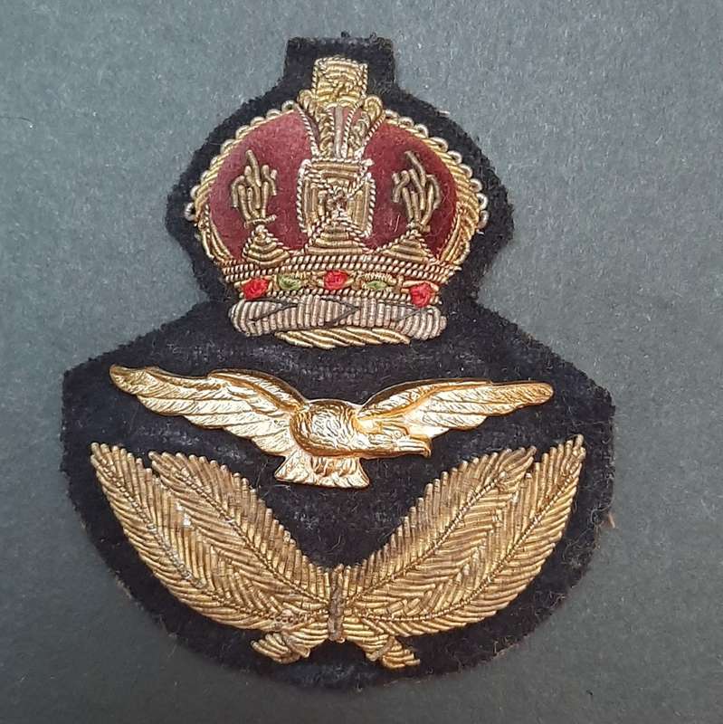 ** WW2 Royal Air Force Senior Officer`s Bullion & Metal Cap Badge.**