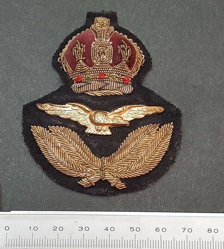 ** WW2 Royal Air Force Senior Officer`s Bullion & Metal Cap Badge.**
