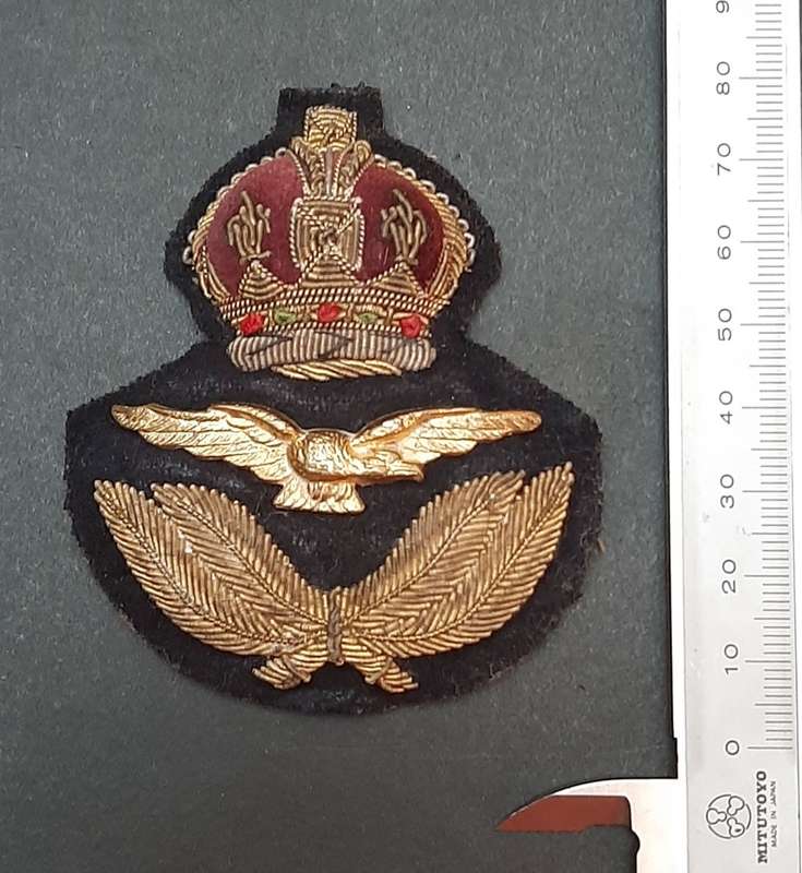 ** WW2 Royal Air Force Senior Officer`s Bullion & Metal Cap Badge.**