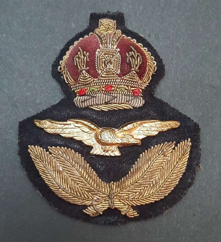 ** WW2 Royal Air Force Senior Officer`s Bullion & Metal Cap Badge.**