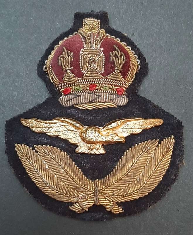 ** WW2 Royal Air Force Senior Officer`s Bullion & Metal Cap Badge.**