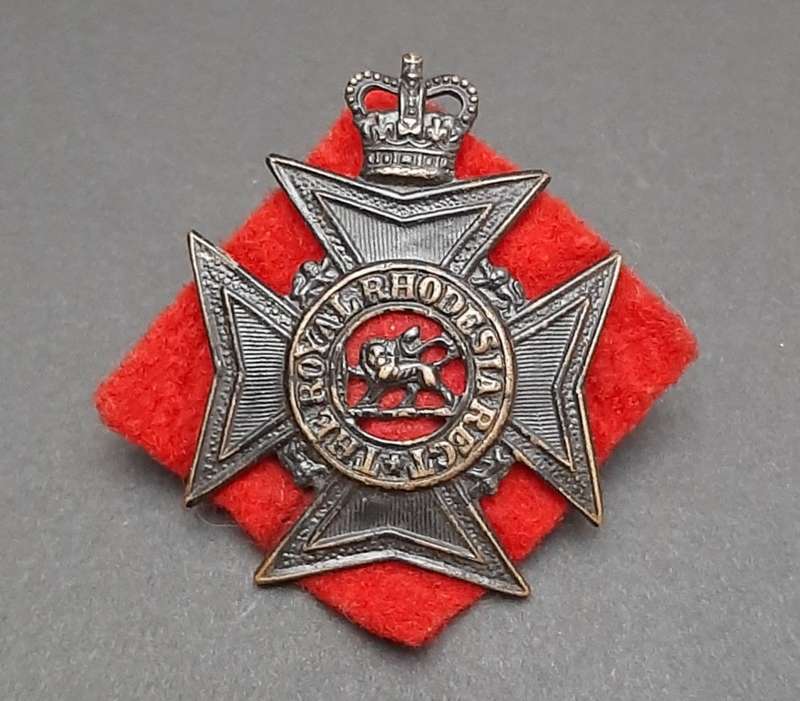 **Pre-1965  Rhodesia Regiment Beret Badge w/ Pin**