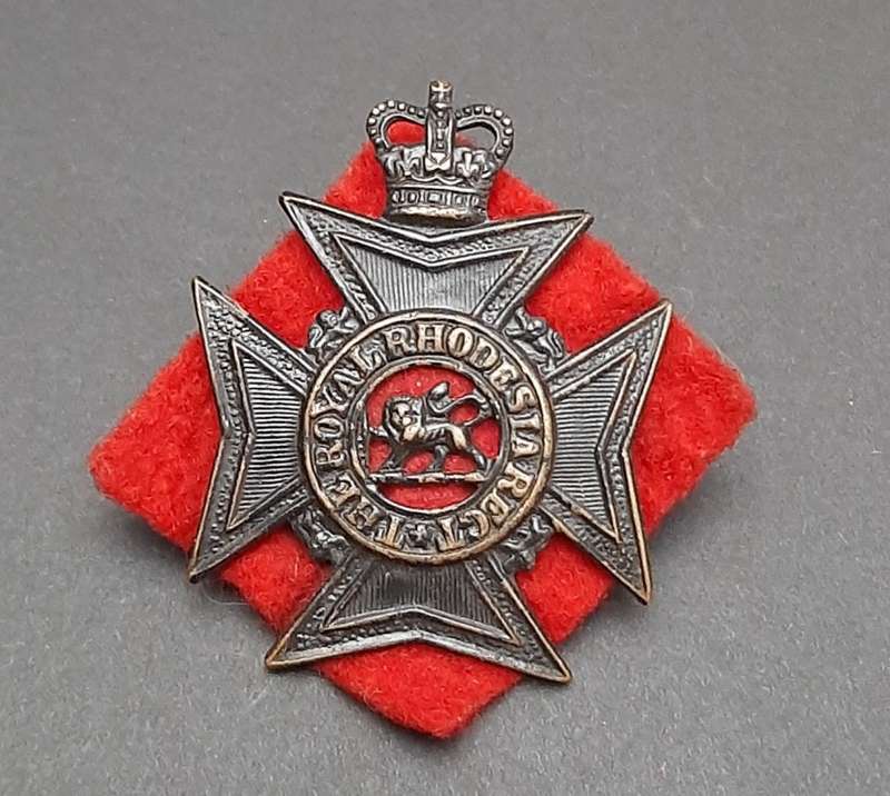**Pre-1965  Rhodesia Regiment Beret Badge w/ Pin**