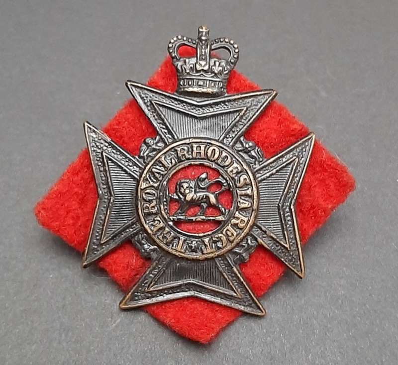 **Pre-1965  Rhodesia Regiment Beret Badge w/ Pin**