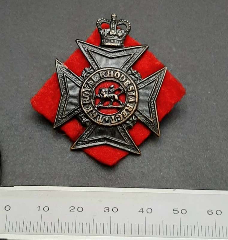 **Pre-1965  Rhodesia Regiment Beret Badge w/ Pin**