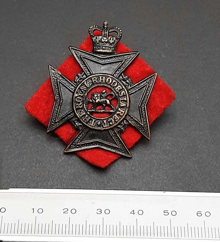 **Pre-1965  Rhodesia Regiment Beret Badge w/ Pin**