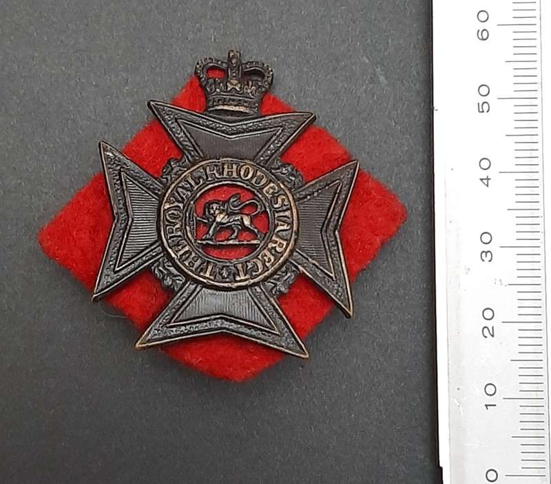 **Pre-1965  Rhodesia Regiment Beret Badge w/ Pin**