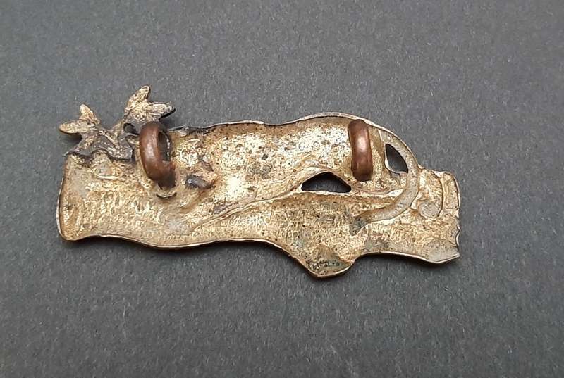 ** WW1/WW2 : First City Regiment Brass Collar Badge (Lugs Intact)**