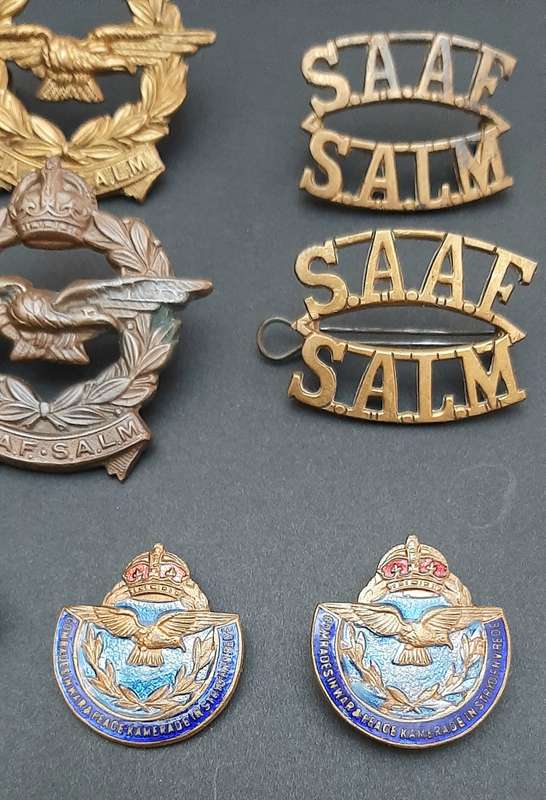 **Lot : WW2 SAAF Brass Insignia Assortment x10 Pcs  **