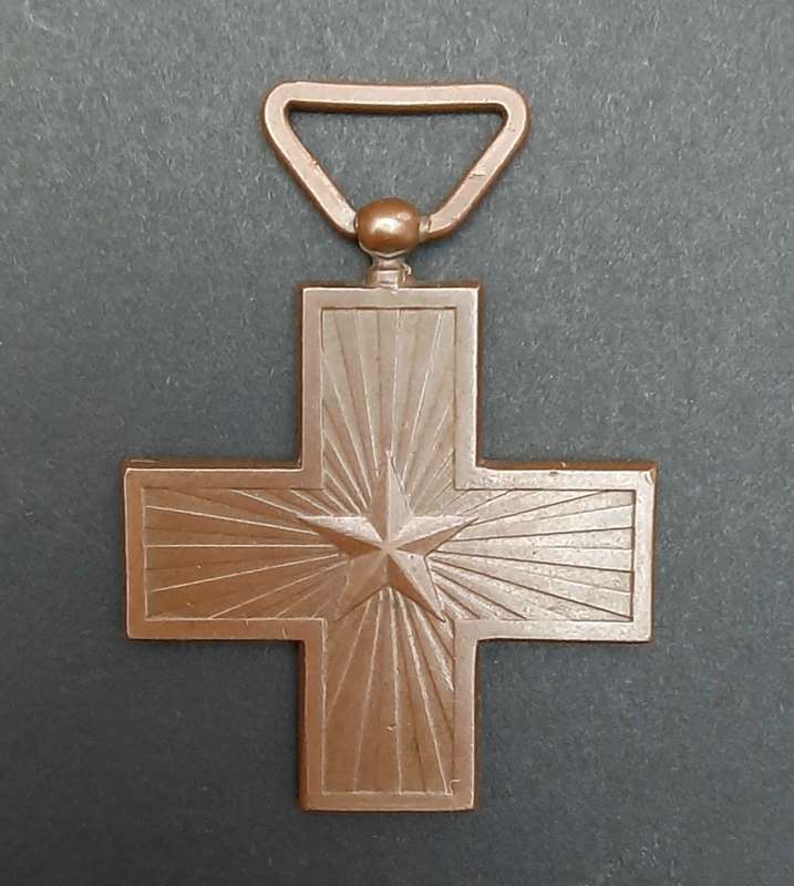 **WW2 Italian Fascist : War  Merit Cross Medal w/ Suspender. **