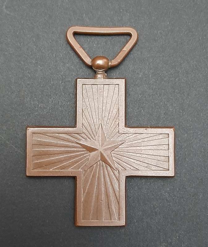**WW2 Italian Fascist : War  Merit Cross Medal w/ Suspender. **