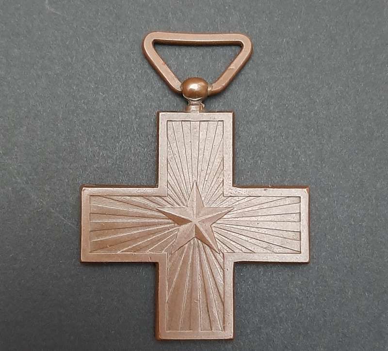 **WW2 Italian Fascist : War  Merit Cross Medal w/ Suspender. **