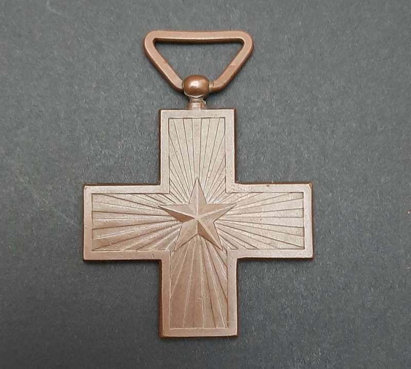**WW2 Italian Fascist : War  Merit Cross Medal w/ Suspender. **