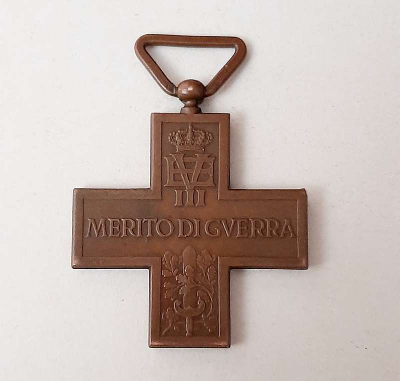 **WW2 Italian Fascist : War  Merit Cross Medal w/ Suspender. **