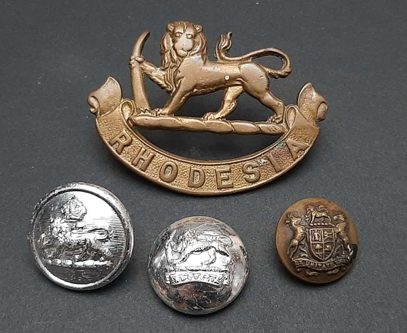 **WW2 Rhodesia Insignia & Buttons Lot x4 Pcs (Firmin, London).**