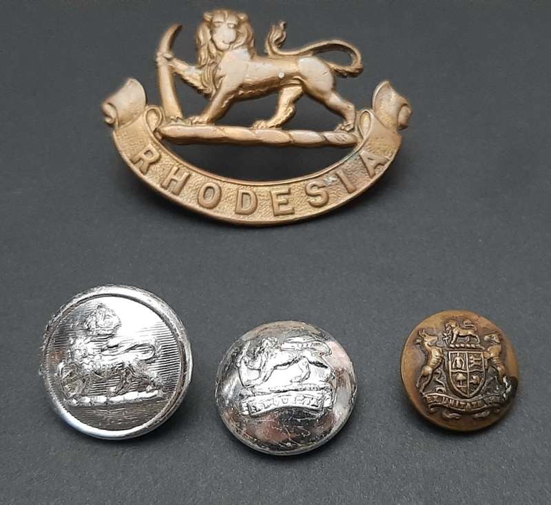 **WW2 Rhodesia Insignia & Buttons Lot x4 Pcs (Firmin, London).**