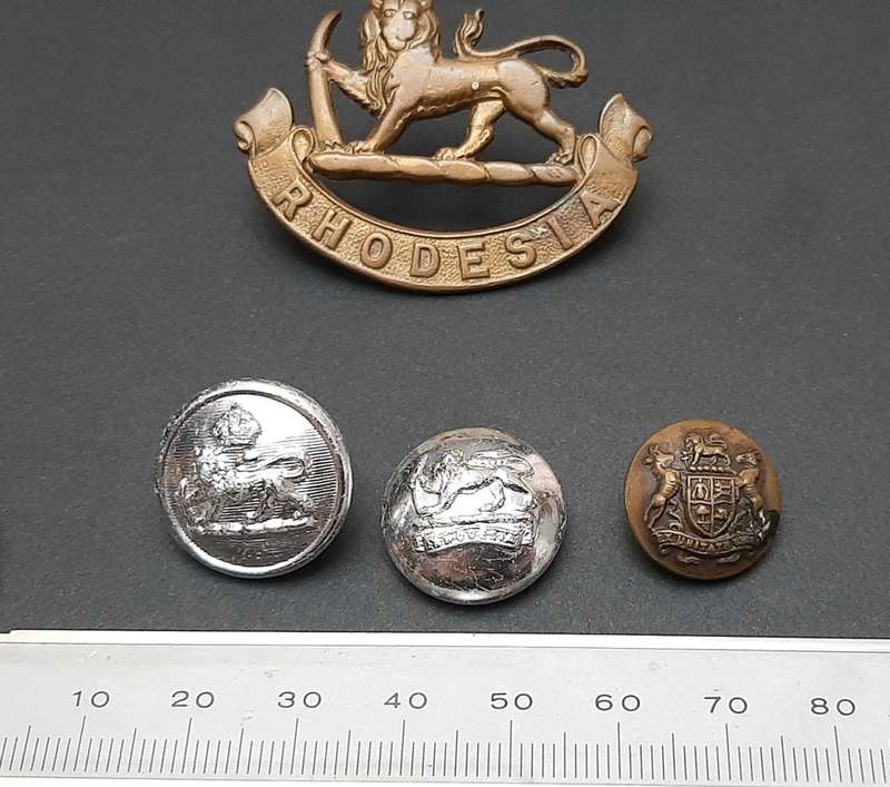 **WW2 Rhodesia Insignia & Buttons Lot x4 Pcs (Firmin, London).**