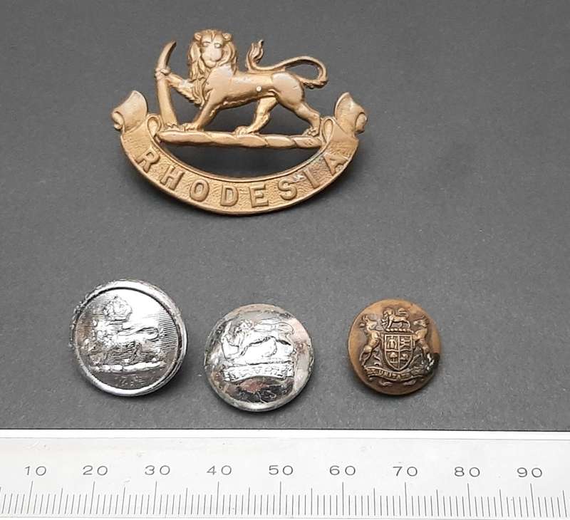 **WW2 Rhodesia Insignia & Buttons Lot x4 Pcs (Firmin, London).**