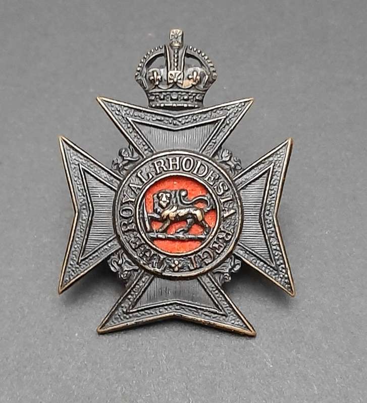 **WW2 : Rhodesia Regiment  Cap Badge w/ Lugs .**