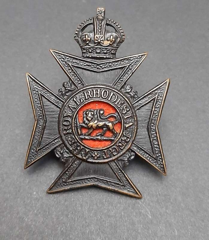 **WW2 : Rhodesia Regiment  Cap Badge w/ Lugs .**