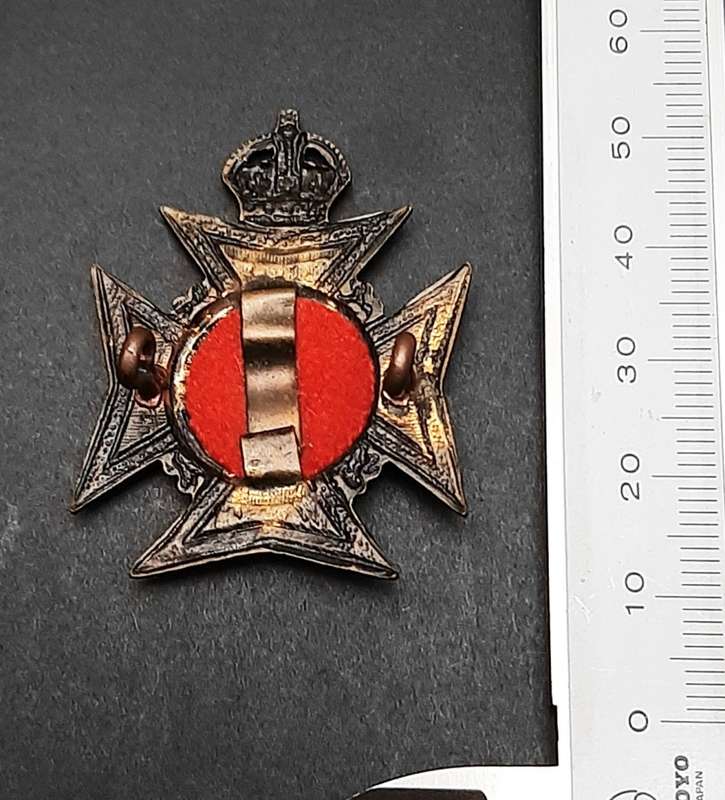 **WW2 : Rhodesia Regiment  Cap Badge w/ Lugs .**