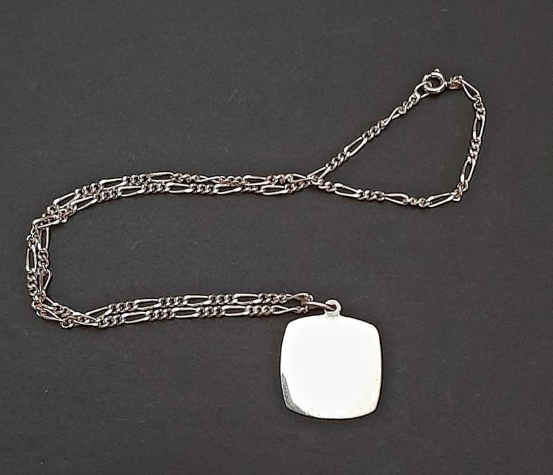 **STUNNING: .925 Silver Ladies` Chain w/ Pendant Medallion (20cm).**