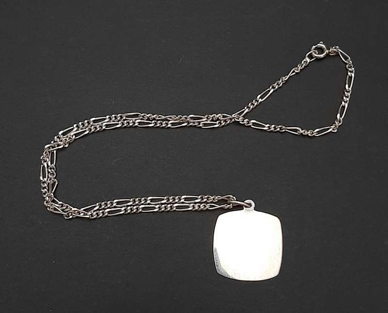 **STUNNING: .925 Silver Ladies` Chain w/ Pendant Medallion (20cm).**