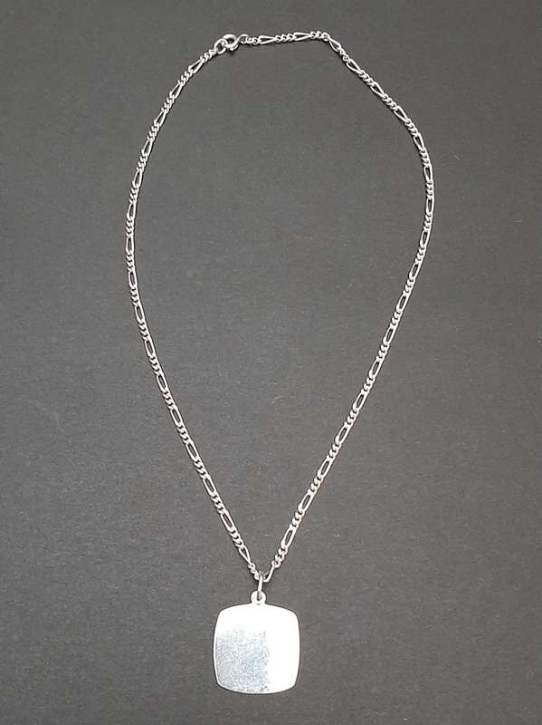 **STUNNING: .925 Silver Ladies` Chain w/ Pendant Medallion (20cm).**