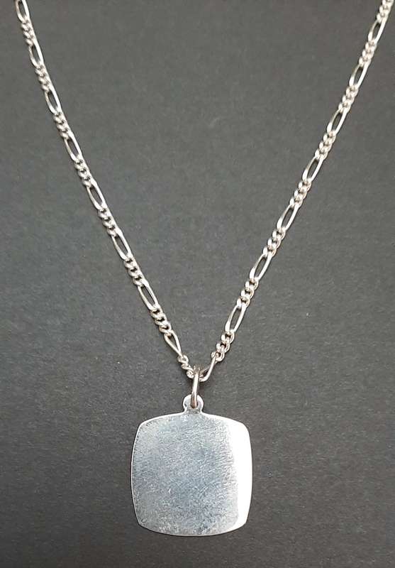 **STUNNING: .925 Silver Ladies` Chain w/ Pendant Medallion (20cm).**