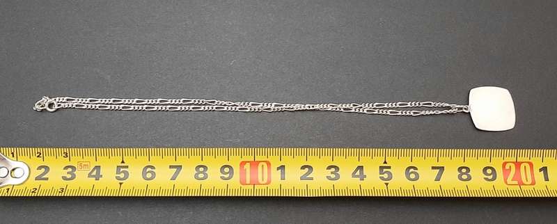 **STUNNING: .925 Silver Ladies` Chain w/ Pendant Medallion (20cm).**