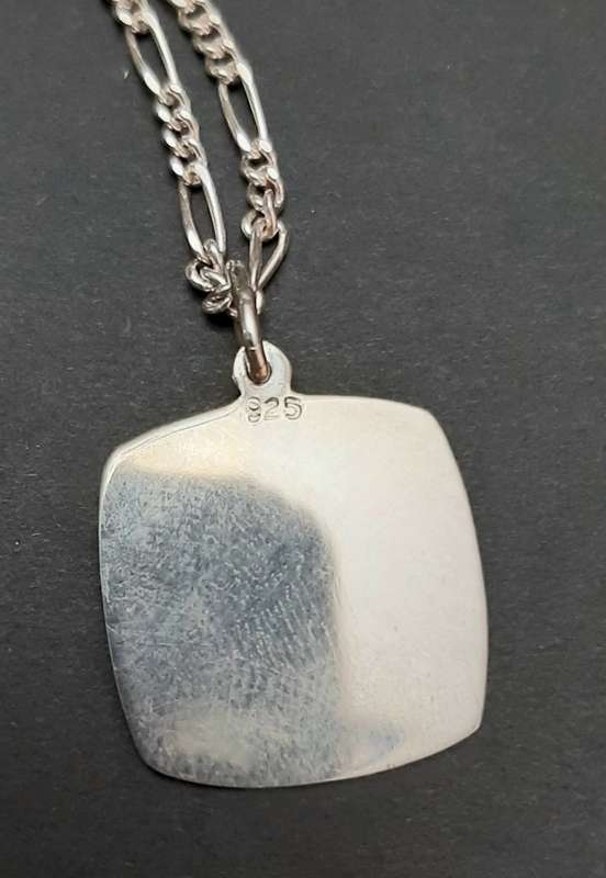 **STUNNING: .925 Silver Ladies` Chain w/ Pendant Medallion (20cm).**
