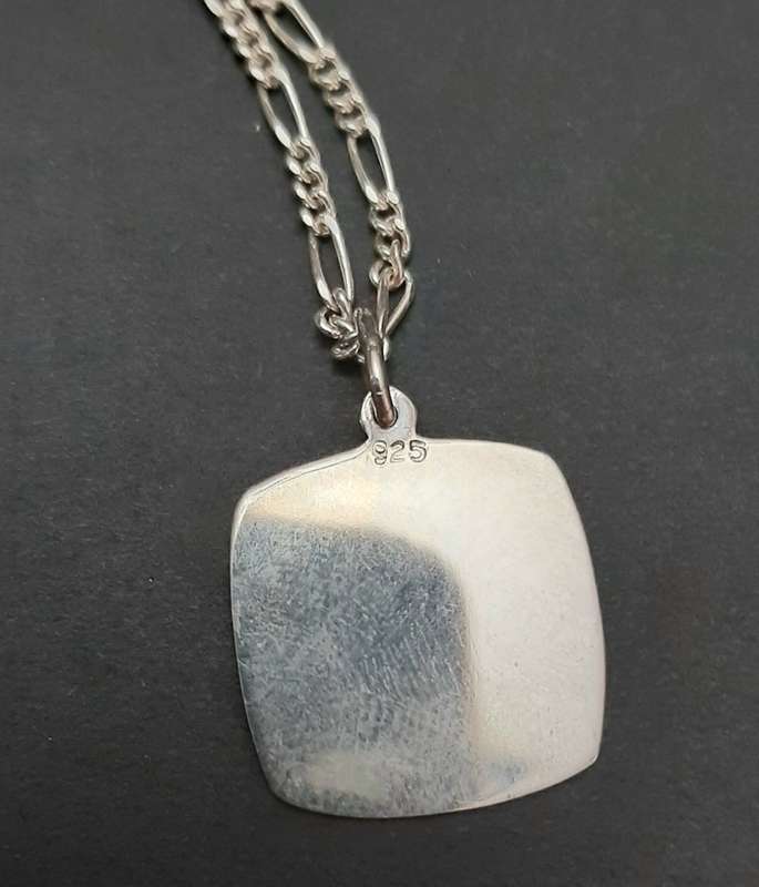 **STUNNING: .925 Silver Ladies` Chain w/ Pendant Medallion (20cm).**