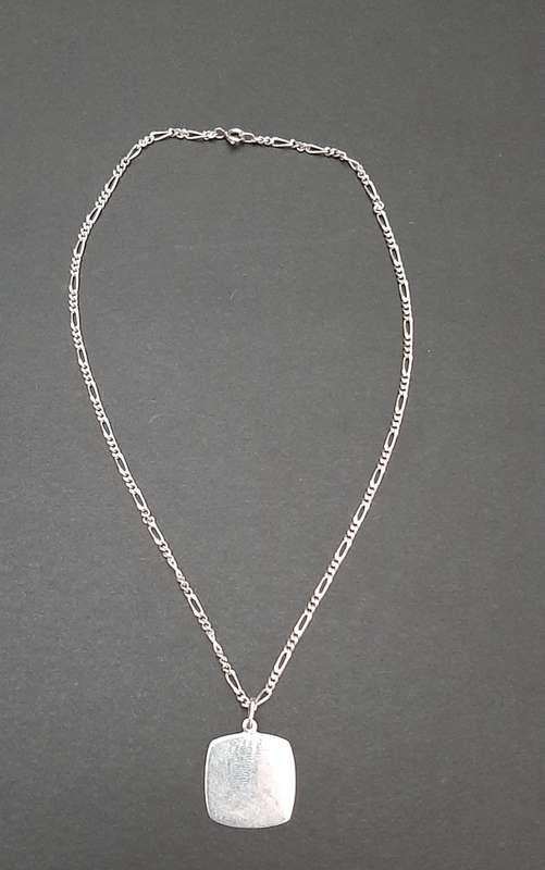 **STUNNING: .925 Silver Ladies` Chain w/ Pendant Medallion (20cm).**