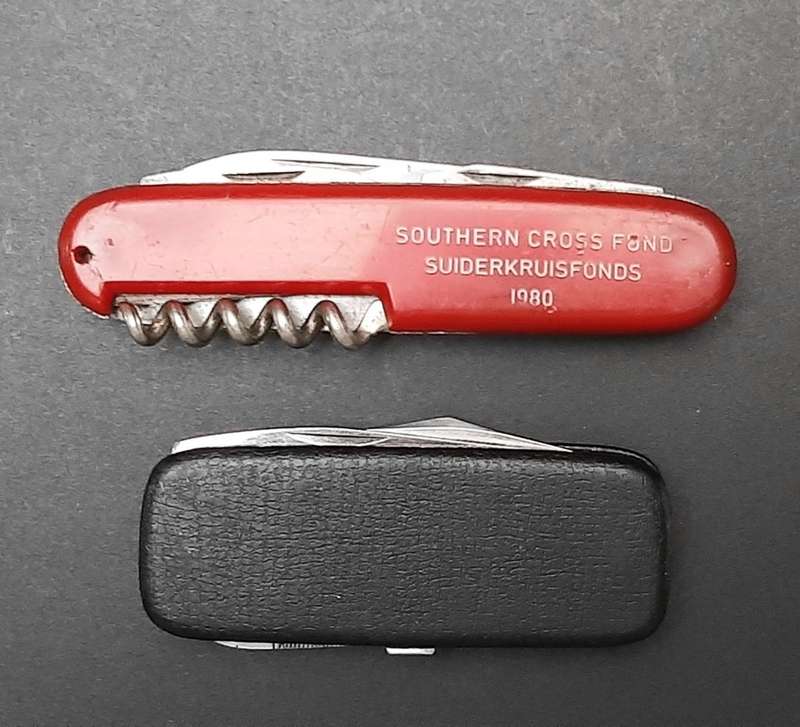 **Border War : 1980s SADF Southern Cross Fund Pocket Knives x2 **