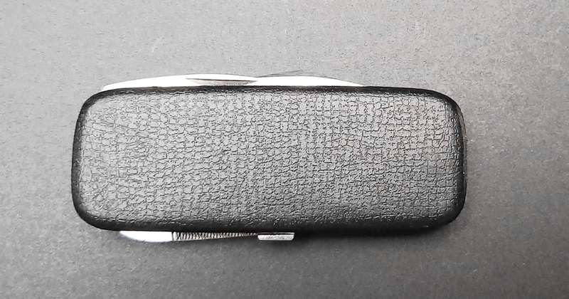 **Border War : 1980s SADF Southern Cross Fund Pocket Knives x2 **