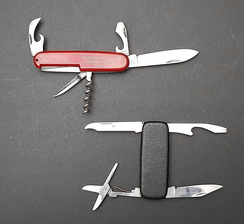 **Border War : 1980s SADF Southern Cross Fund Pocket Knives x2 **