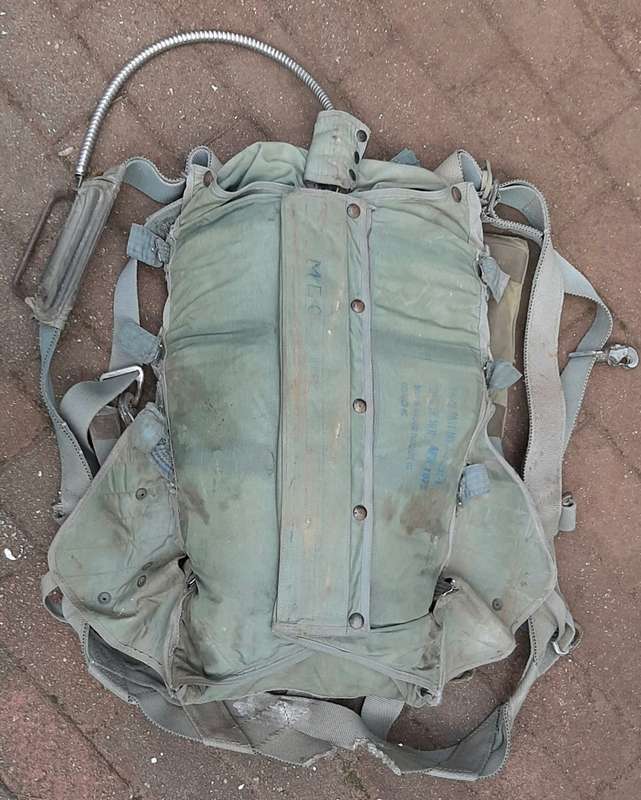 ** RARE: U.S. Navy Vietnam War Jet Pilot`s Parachute Harness w/ Silk (USED).**
