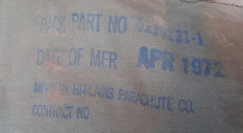 ** RARE: U.S. Navy Vietnam War Jet Pilot`s Parachute Harness w/ Silk (USED).**