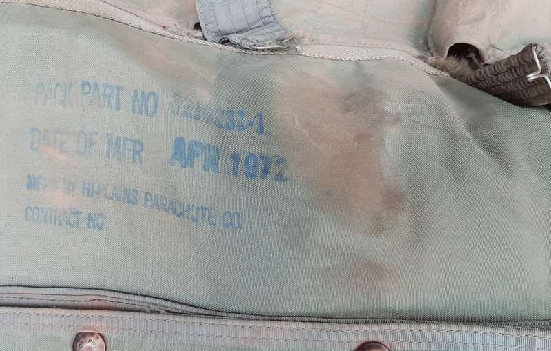 ** RARE: U.S. Navy Vietnam War Jet Pilot`s Parachute Harness w/ Silk (USED).**