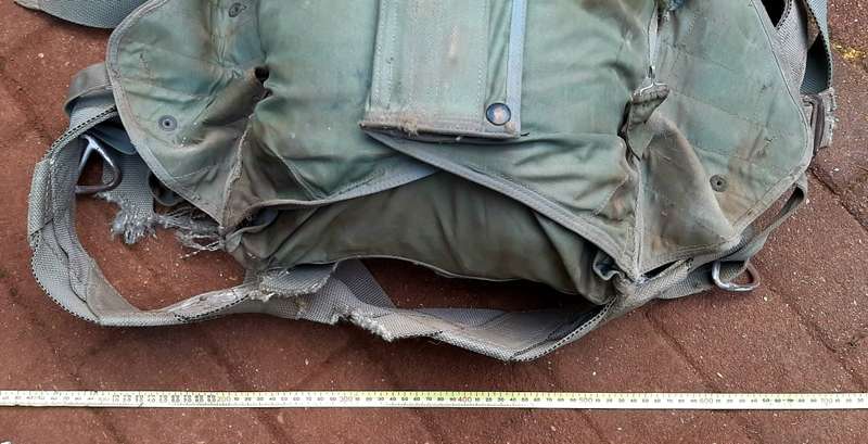 ** RARE: U.S. Navy Vietnam War Jet Pilot`s Parachute Harness w/ Silk (USED).**