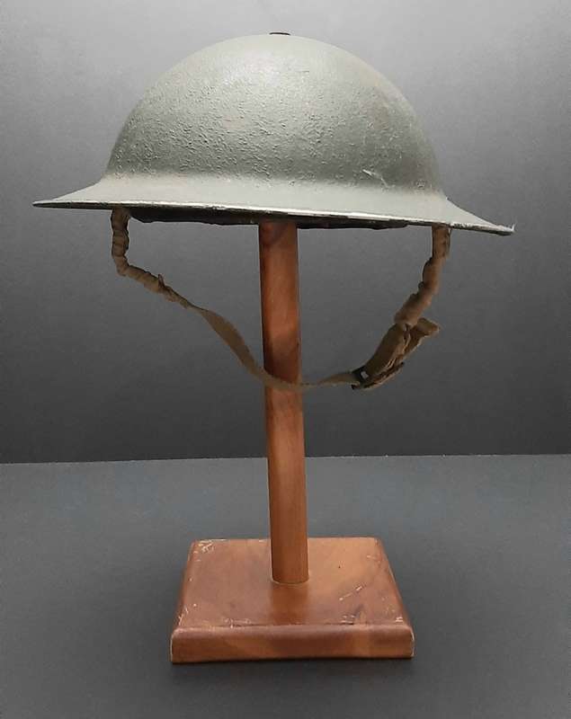 **WW2 : Union Defence Force Green `Brodie` Pattern Steel Helmet (Jager-Rand 1940).**