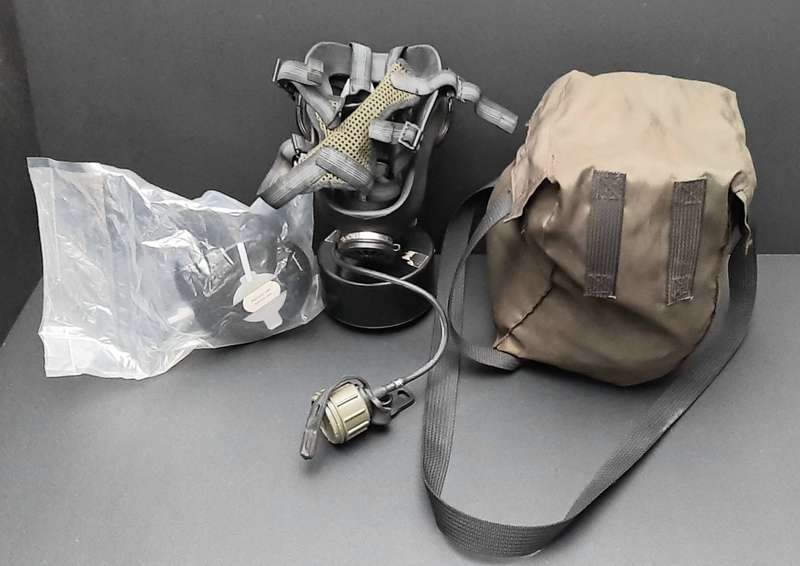 **1990s SANDF SM-90 Gas Mask w/ Webbing Bag & Add. Filter **
