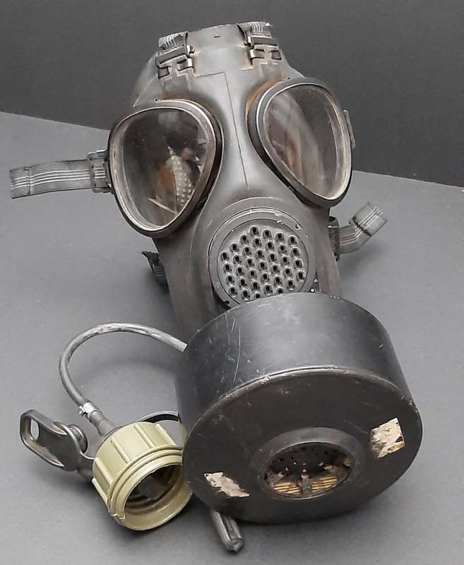 **1990s SANDF SM-90 Gas Mask w/ Webbing Bag & Add. Filter **