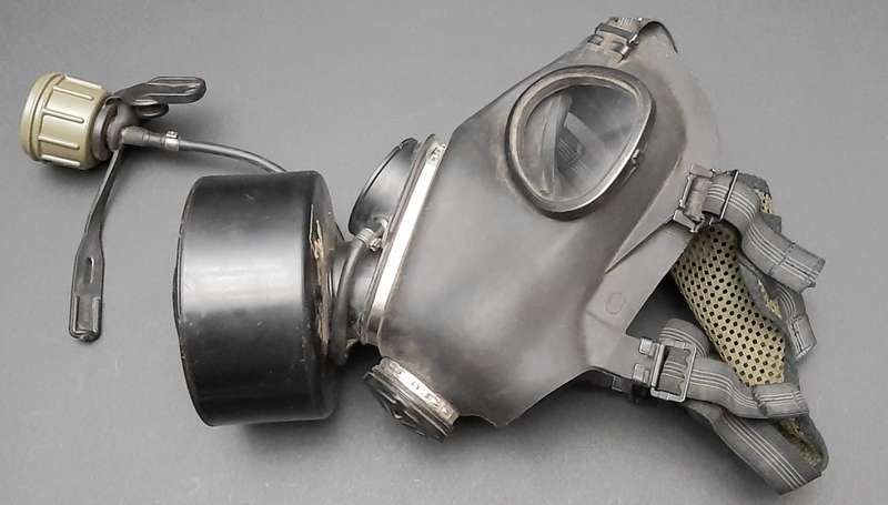 **1990s SANDF SM-90 Gas Mask w/ Webbing Bag & Add. Filter **