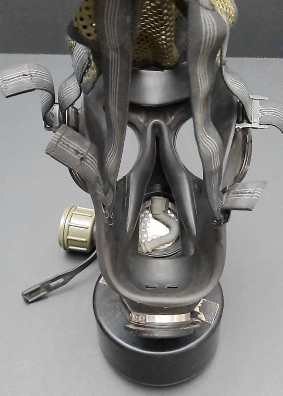 **1990s SANDF SM-90 Gas Mask w/ Webbing Bag & Add. Filter **