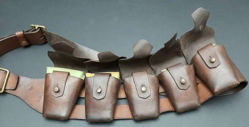 **WW1 UDF: Pattern 1903 - 5 Pocket .303 Leather Bandolier (H.G Ross Ltd. 1915).**