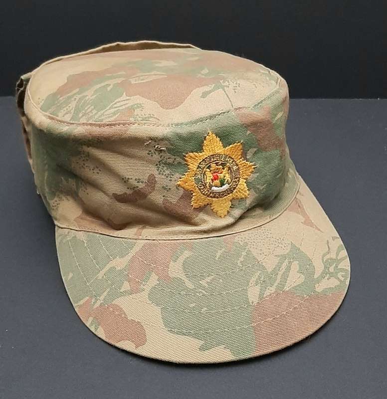 Headgear Border War 1980s S.A.P 2nd Pattern Camouflage Flap cap w Badge Day glow Liner 57 was listed for 0.00 on 28 Apr at 19 46 by Antebellum Antiques in Durban ID 613004385