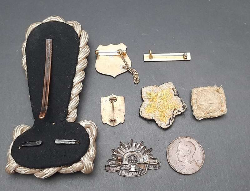 **WW2 British/ Commonwealth Military Insignia Assortment x8 Pcs.**