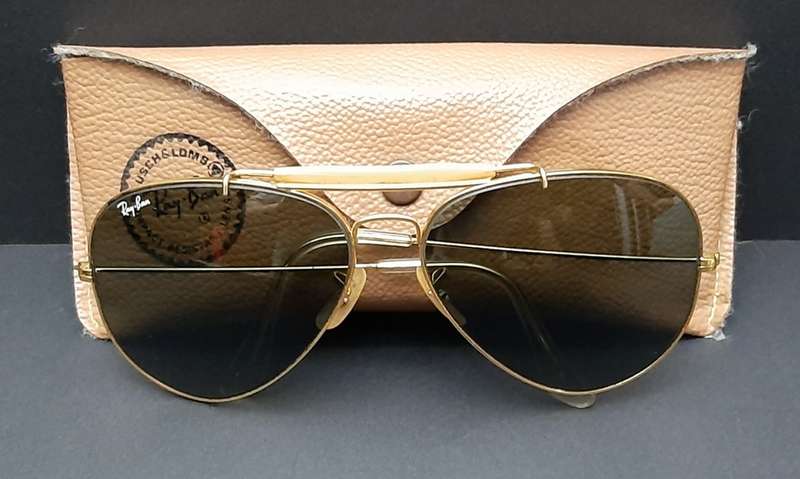**STUNNING: 1980s Ray-Ban Ladies` Aviator Sunglasses w/ Case (USED).**